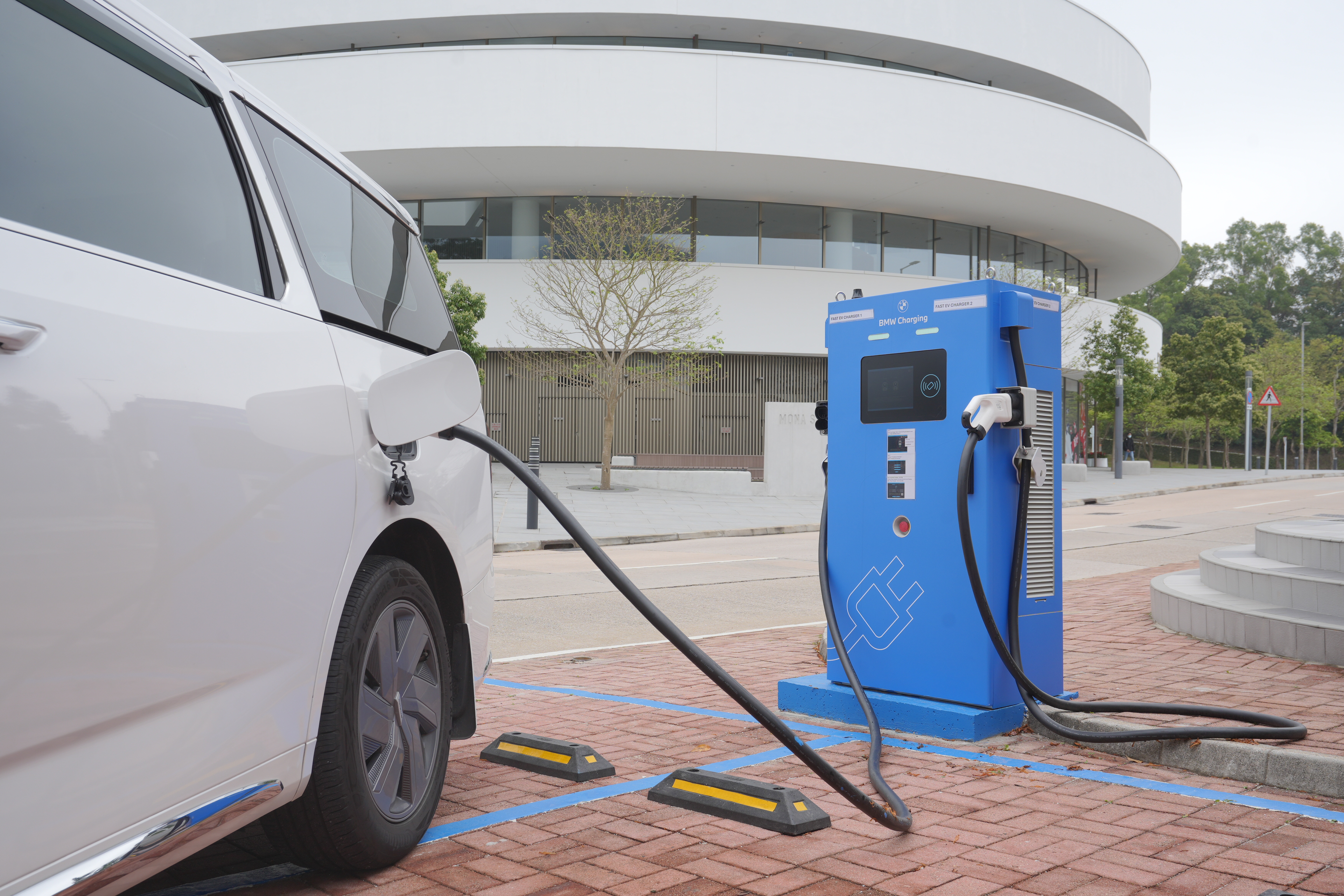 HKUST will continue to electrify its fleet of vehicles based on operational needs and market conditions. By April of 2024, over 30% of the University’s fleet are EVs.