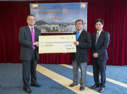  (From left) Dr Eden Woon, HKUST Vice-President for Institutional Advancement, Mr Ringo Yu, Managing Director of Fraser Construction Company and Prof Charles Ng, Associate Vice-President (Research and Graduate Studies)