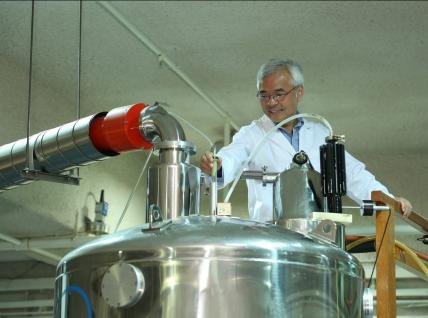  Prof Zhang puts a protein sample into the Nuclear Magnetic Resonance Spectrometer to investigate its molecular structure